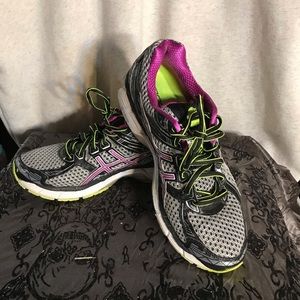 GT-2000 ASICS running shoe